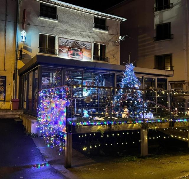 Maison Lumineuse & Jardin Prive Confolens Exterior photo